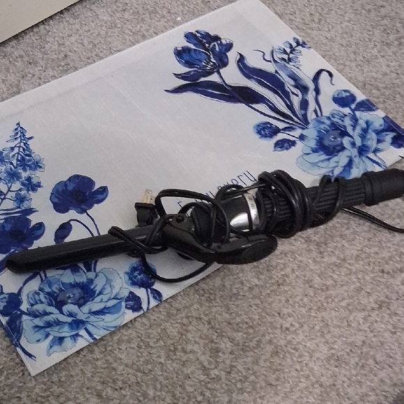 Professional Black Curling Iron 1/2 Inch Porcelain Ceramic - Picture 1 of 1